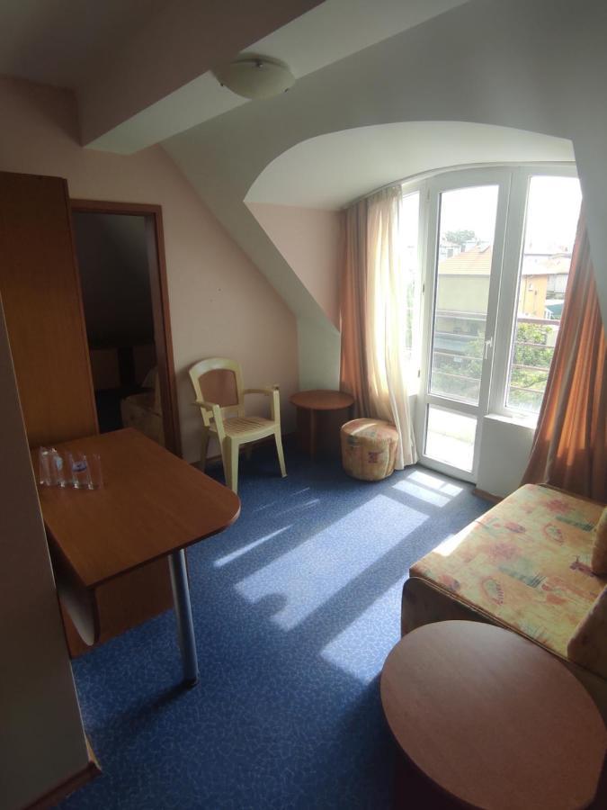Хотел Андре Hotel Chernomorets Exterior photo