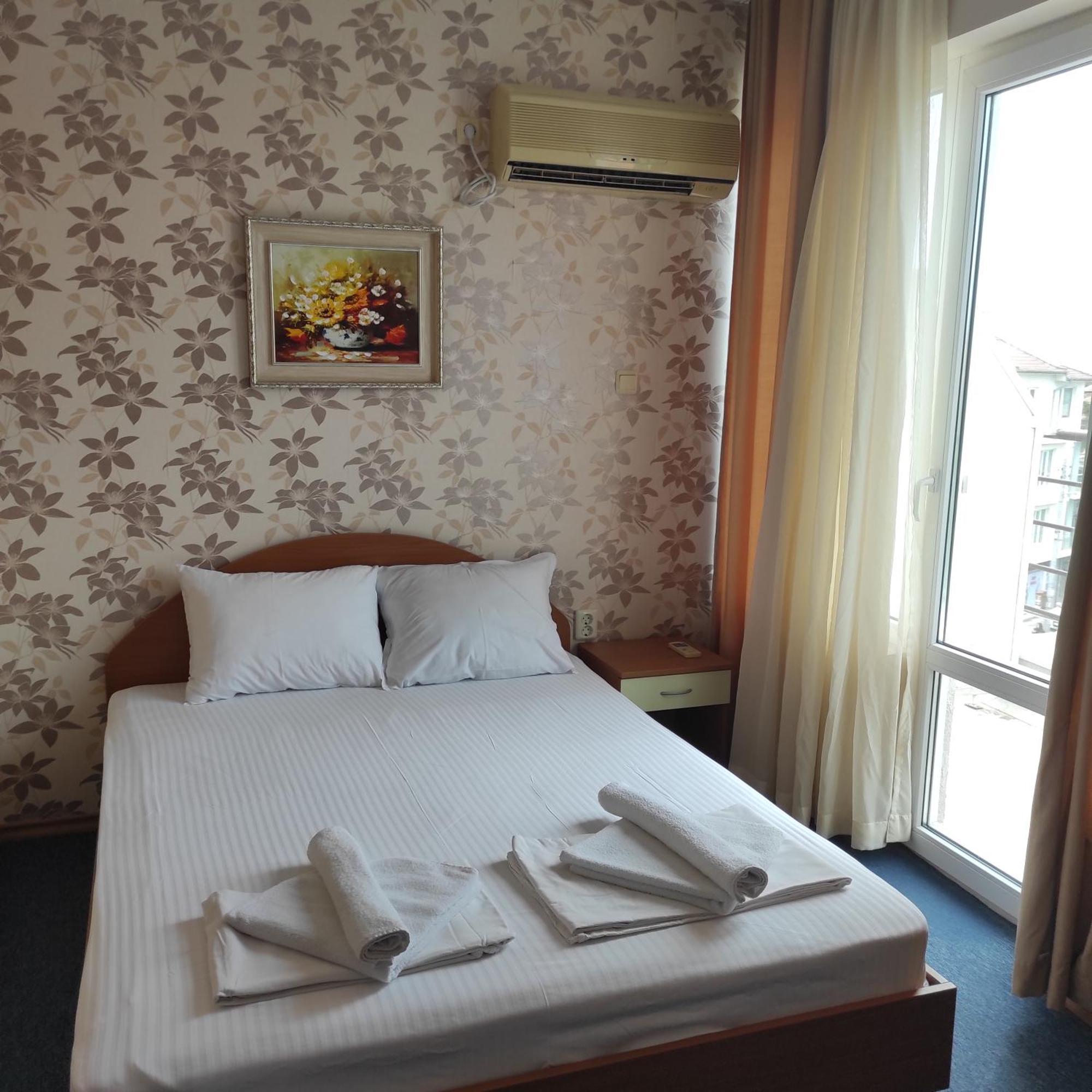 Хотел Андре Hotel Chernomorets Exterior photo